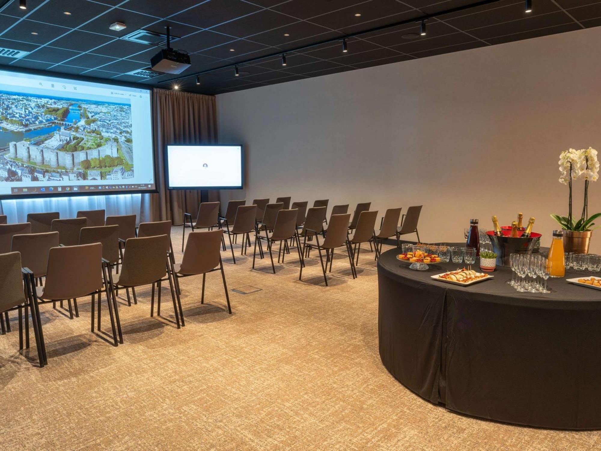 Novotel Angers Lac De Maine מראה חיצוני תמונה